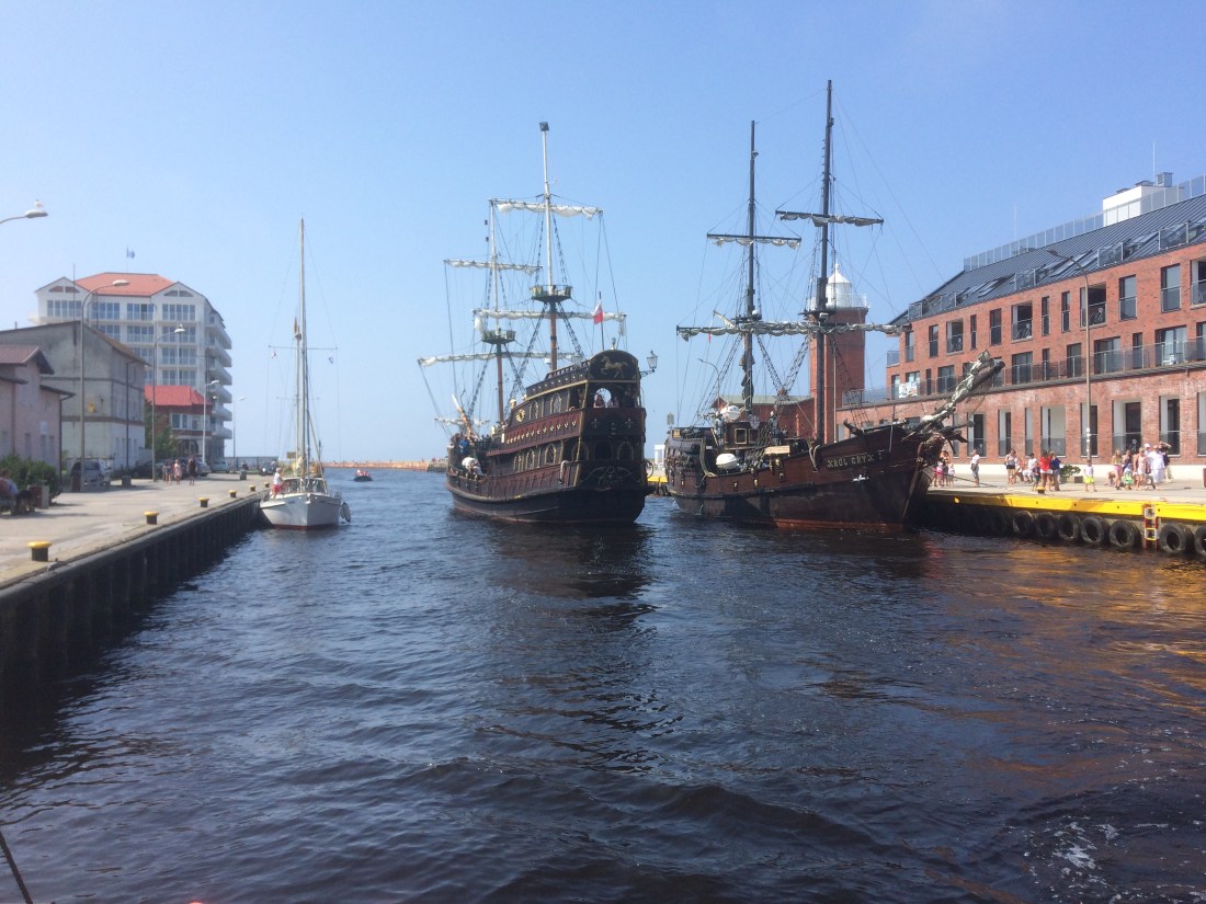 F1F40F26-C3AA-4FBC-80FA-466DEE46AC25