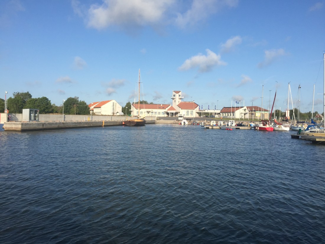 B9FBDB9E-5949-4B9B-A3C1-AFBEDE1CDE19